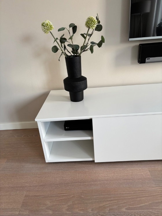 Image 1 of Moderner, eleganter KARAT-TV-Schrank