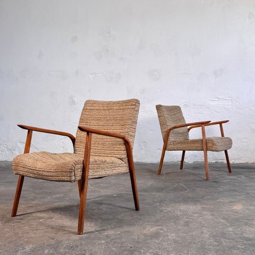 Een paar eikenhouten fauteuils uit de DDR, geschikt voor renovatie, 1960
