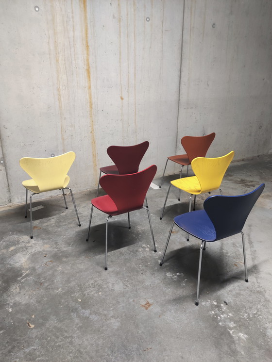 Image 1 of 6 x Vintage Fritz Hansen butterfly chairs (series 7)- Arne Jacobsen (price per piece)
