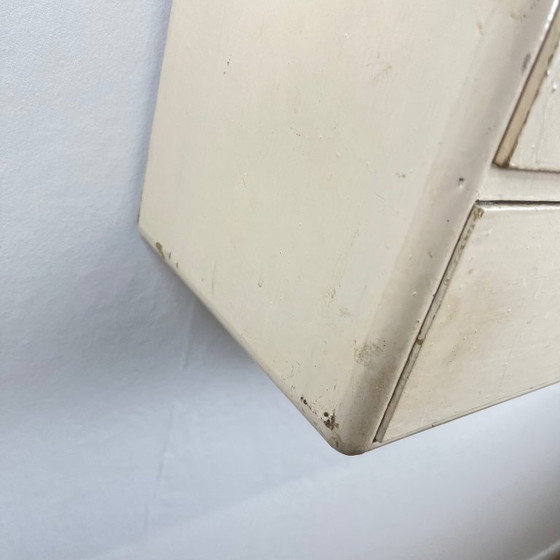 Image 1 of Antieke crèmekleurige medicijnkast, 20e eeuw