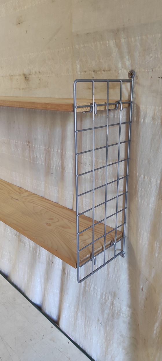 Image 1 of Étagère murale style string en métal et bois - mid. XXeme