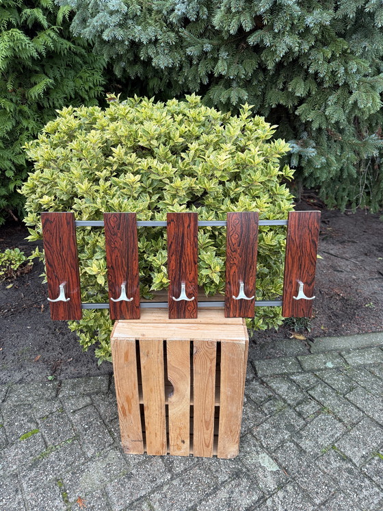 Image 1 of Porte-manteau mural vintage en bois avec crochets en métal