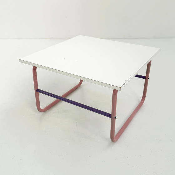 Image 1 of Table basse tubulaire violette et rose, années 1980