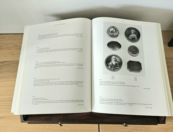 Catálogo de joyería Christie's antiguo, libro de mesa de centro – Objetos decorativos, Paper (photo 6 of 9)
