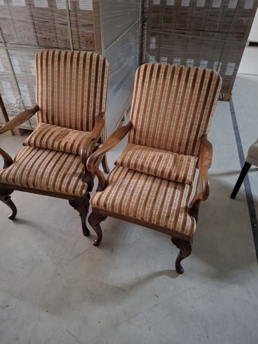 2 antike, bequeme Stühle
