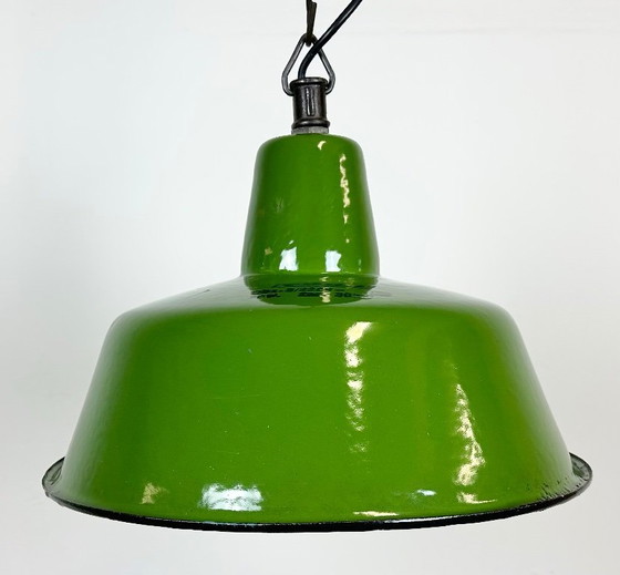 Image 1 of Lampe industrielle en émail vert de Zaos, années 1960