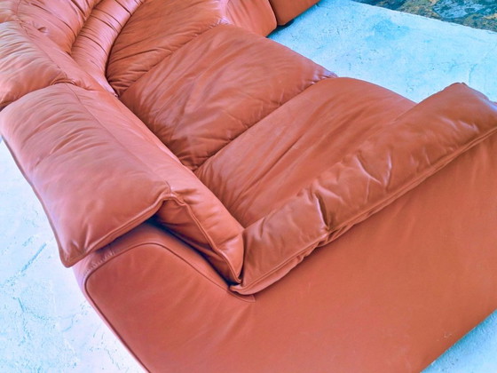 Grand ensemble de canapé d'angle modulaire italien en cuir cognac, années 1970 – Canapés modulables (photo 4 of 15)