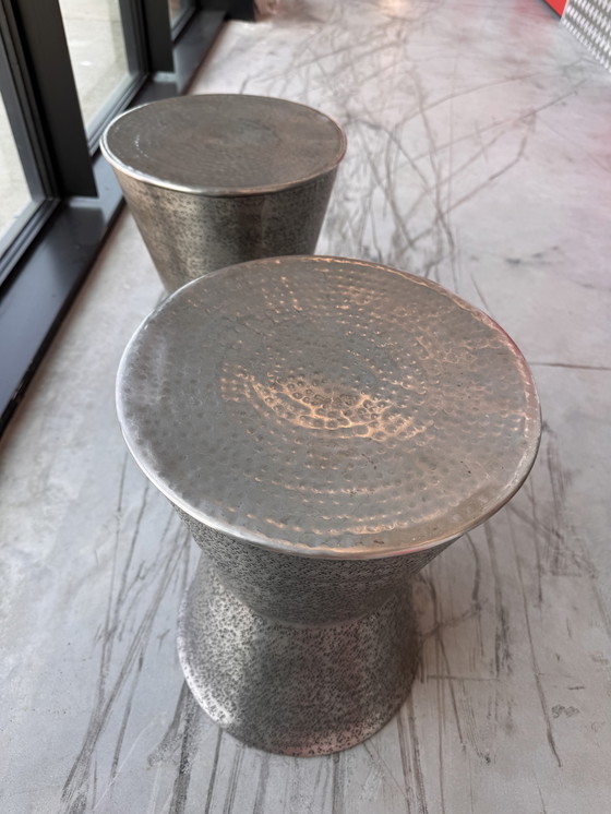 Image 1 of Nic Duysen, 2x gehamerde ijzeren krukken 