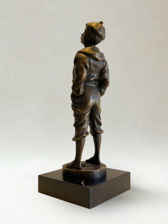 Image 1 of Scultura in bronzo – Piccolo mozzo che fischietta – Firmata V. Szczeblewski – 21 cm