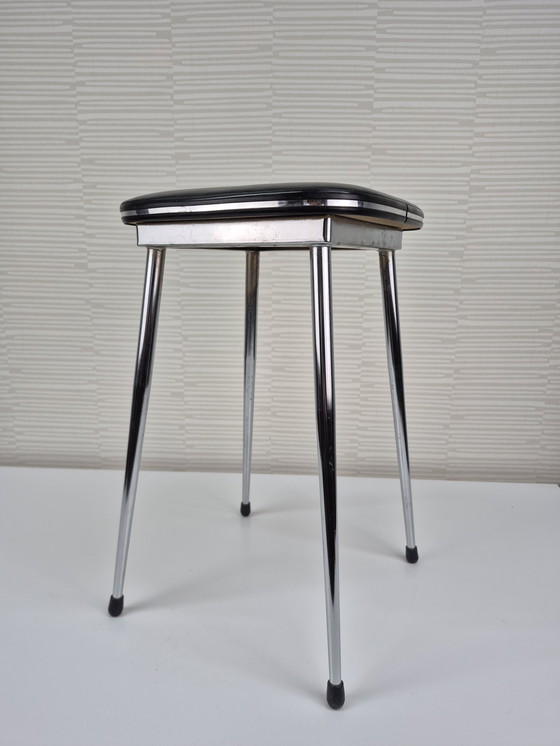 Image 1 of Tabouret Brabantia vintage. Tabouret carré chromé et noir.