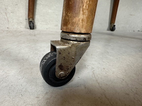 Image 1 of Vintage (hoog) bijzettafel / plantentafel op wielen