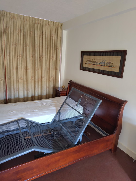 Image 1 of Letto classico in legno di ciliegio con comodini