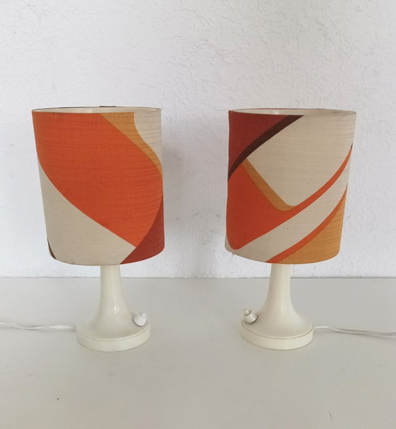 Ensemble de deux lampes de chevet des années 1960 – Plastic, Textile (photo 7 of 8)