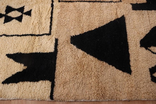 Berber rug in natural wool, handwoven using traditional methods, size 200x300 cm