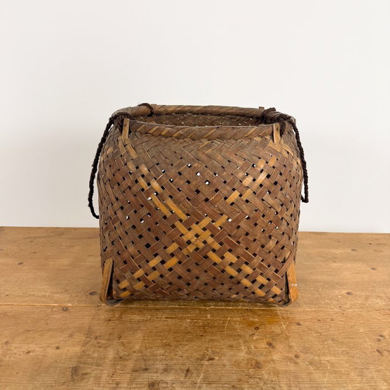 Vintage woven bamboo basket with rope handles, Decorative Objects, Wood, Brown, Rustic (photo 2 of 9)