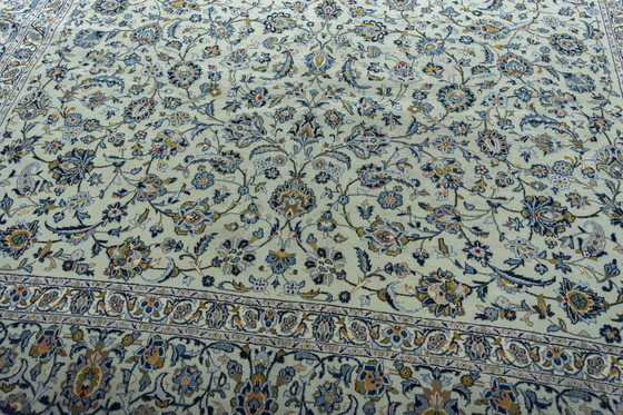 Image 1 of Signed Kashan cork - 397 x 306 cm - Pistachio green