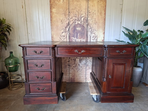 Klassischer englischer doppelseitiger Schreibtisch, Schreibtischschrank mit den Maßen 150x90cm und 80cm Höhe.