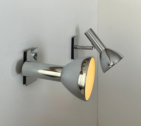 Image 1 of Coppia di applique orientabili in metallo cromato, Francia 1970