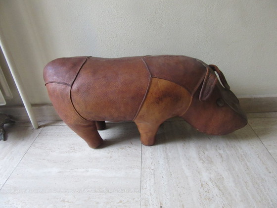 Image 1 of Vintage leren neushoorn, verkocht zoals hij is.