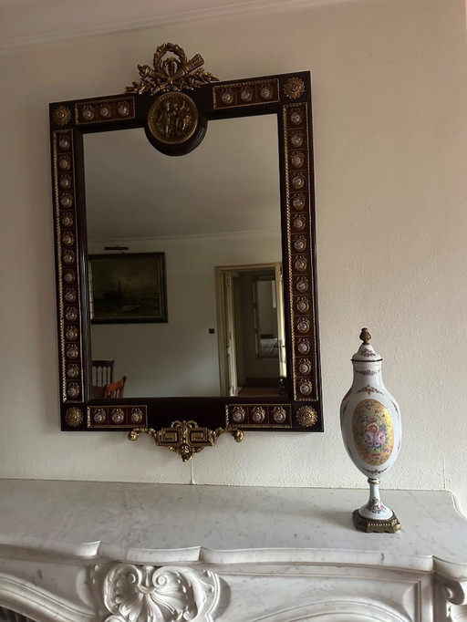 Specchio da parete antico con cornice riccamente decorata – stile Napoleone III