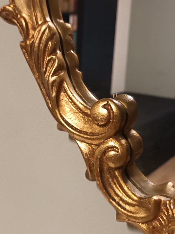Image 1 of Miroir à crête dans un cadre doré de style baroque