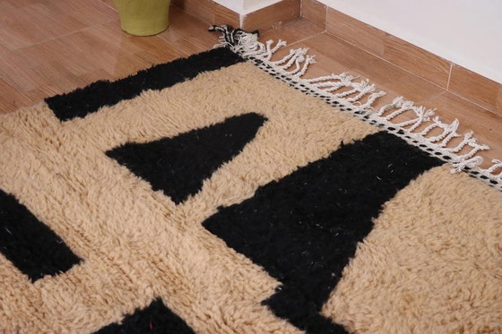 Image 1 of Berber rug in natural wool, handwoven using traditional methods, size 200x300 cm