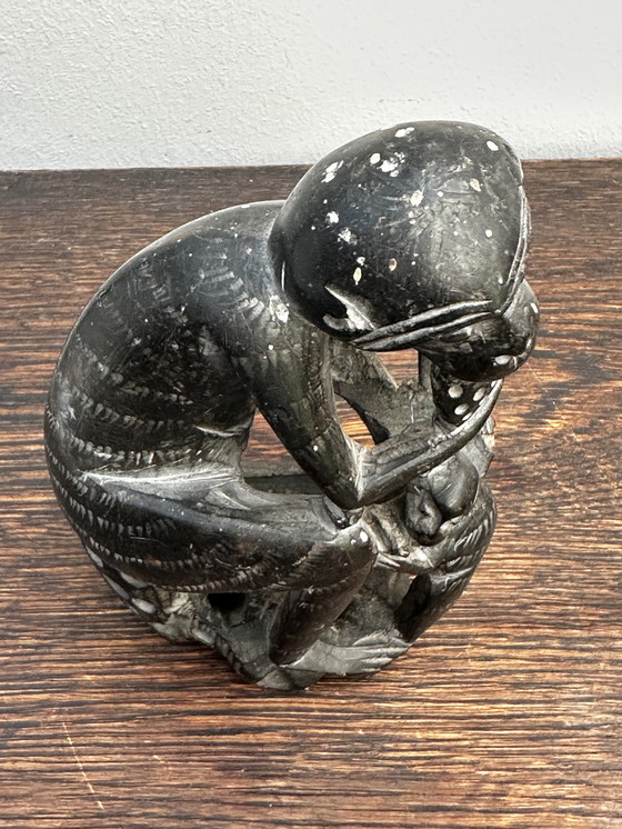 Image 1 of Scultura di Singe in pierre noire Mère et enfant H 14 cm / L 9 cm