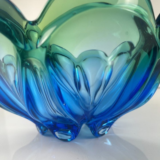 Image 1 of Murano glazen schaal/grote sieradenschaal, bloemvormig, groen-blauwe kleurovergang, 1960