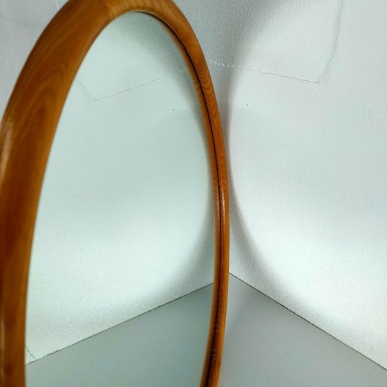 Image 1 of Vintage-Spiegel aus Holz im skandinavischen Stil aus den 1960er Jahren (rund)