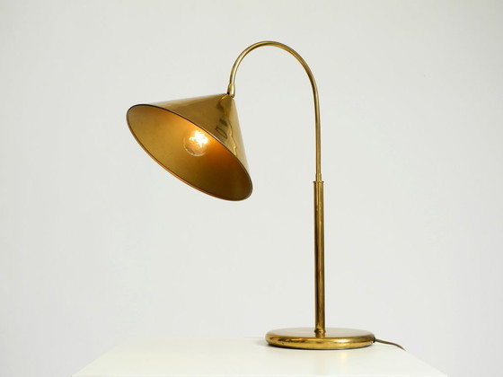 Bella, grande, originale lampada da tavolo in ottone con paralume conico, Mid-Century Modern (photo 5 of 20)