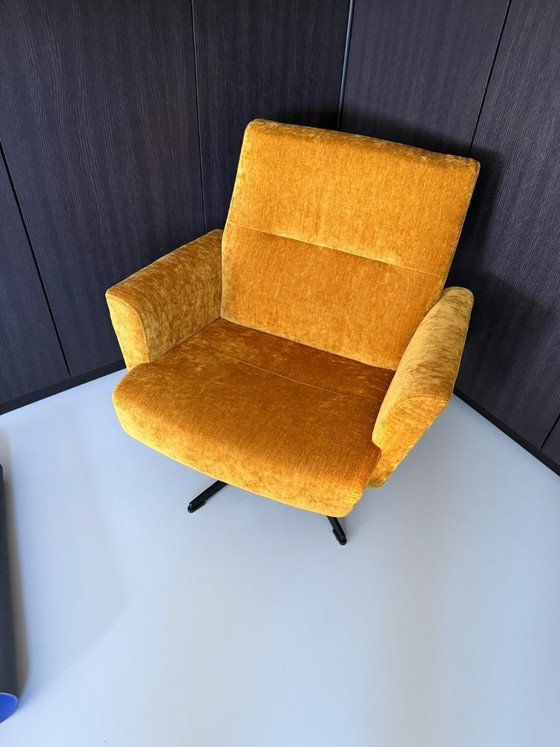 Image 1 of Conform Recliner