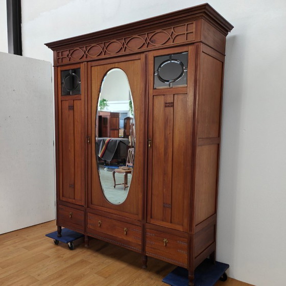 Image 1 of Armadio vintage antico in stile country con armadio smontabile