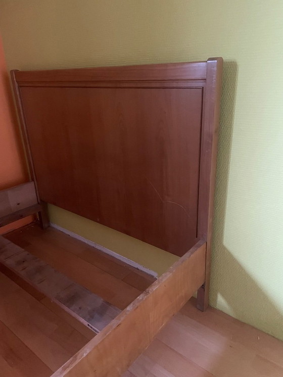 Image 1 of Lit en bois des années 1950, style milieu du siècle, avec cannage viennois.