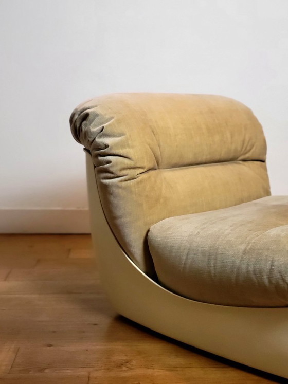 Image 1 of Fauteuil vintage de l'ère spatiale en velours doré