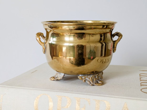 Fioriera vintage in ottone con piedini e manici decorati. – Vasi per piante, Brass (photo 13 of 15)