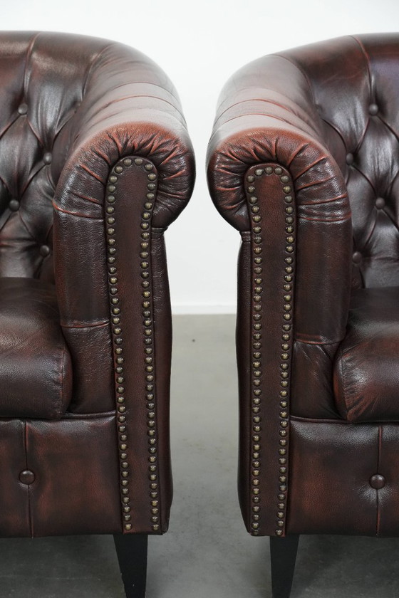Image 1 of 2 fauteuils club Chesterfield classiques de style anglais en cuir de vachette, finition clous décoratifs