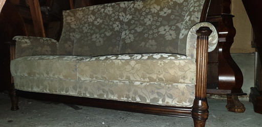 Sofá clásico de roble, lana y mohair con sillones.