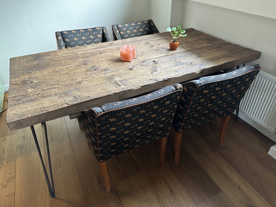 Image 1 of Robuster Esstisch aus Holz mit Stahlfüßen – Maßanfertigung