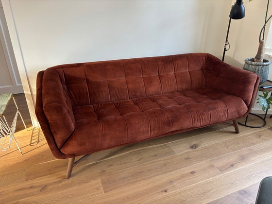 Image 1 of Comfortable 2.5-seater sofa in rust-brown velvet