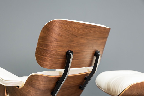 Image 1 of Sillón Eames + otomana