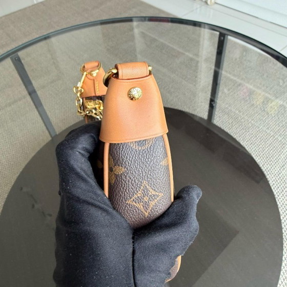 Image 1 of LOUISE VUITTON LOOP TAS MET MONOGRAM