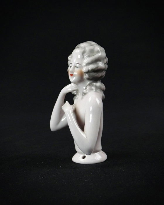 Image 1 of Media muñeca de porcelana alemana María Antonieta Siglo XX