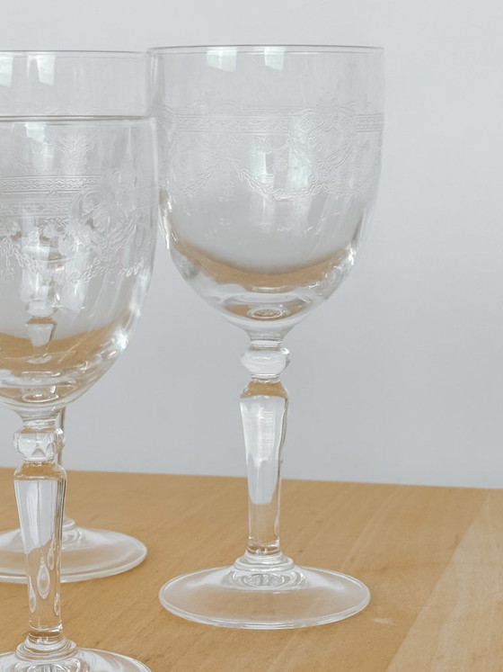 Image 1 of Set di 12 bicchieri da vino vintage con dettagli intagliati