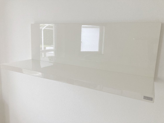 Image 1 of Hülsta Lilac hoogglans creme wandkast en -planken zeer goede staat