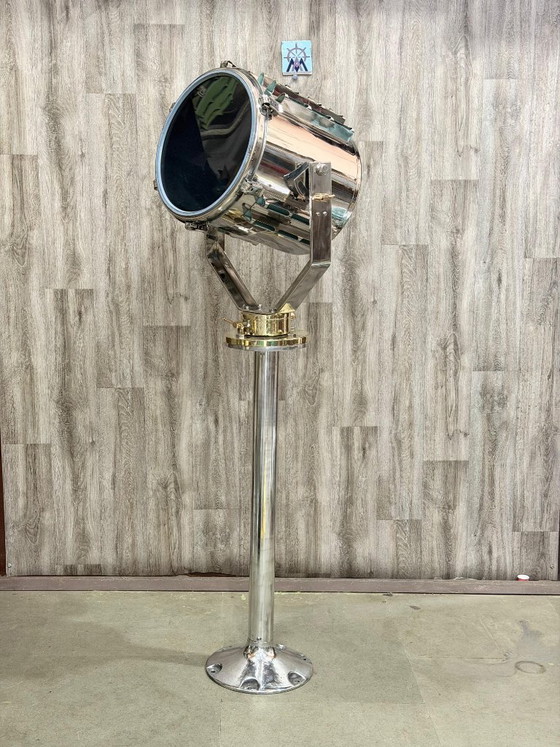 Image 1 of projecteur depuis un navire DAE YANG