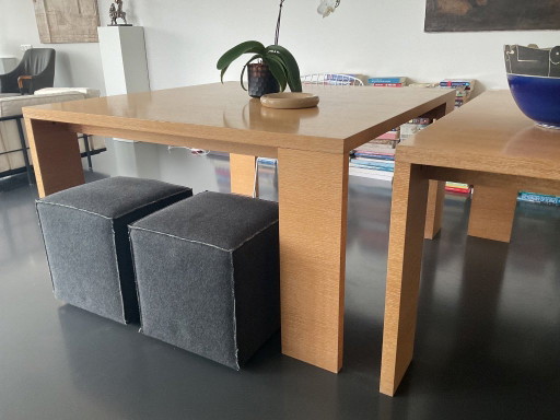 2 Maxalto tables, Alceo, 1,38x1,38 cm brushed light oak