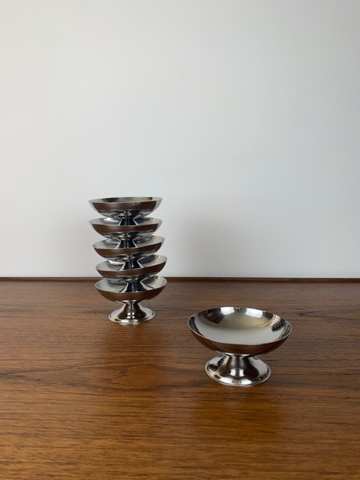 Set van 6 roestvrijstalen dessertkommen, 1970