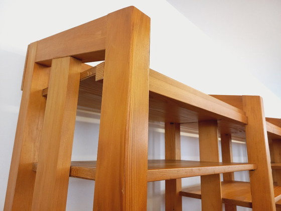 Image 1 of Grote modulaire boekenkast in 6 secties met 30 vintage grenenhouten planken uit de jaren 70 en 80.