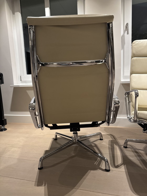 Image 1 of Charles Eames stoelen vitra 2 stuks