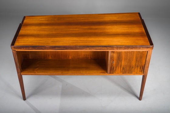 Image 1 of  Skandinavischer moderner asymmetrischer Palisander-Schreibtisch mit Barschrank, zugeschrieben H. Brockmann Petersen für Poul M.